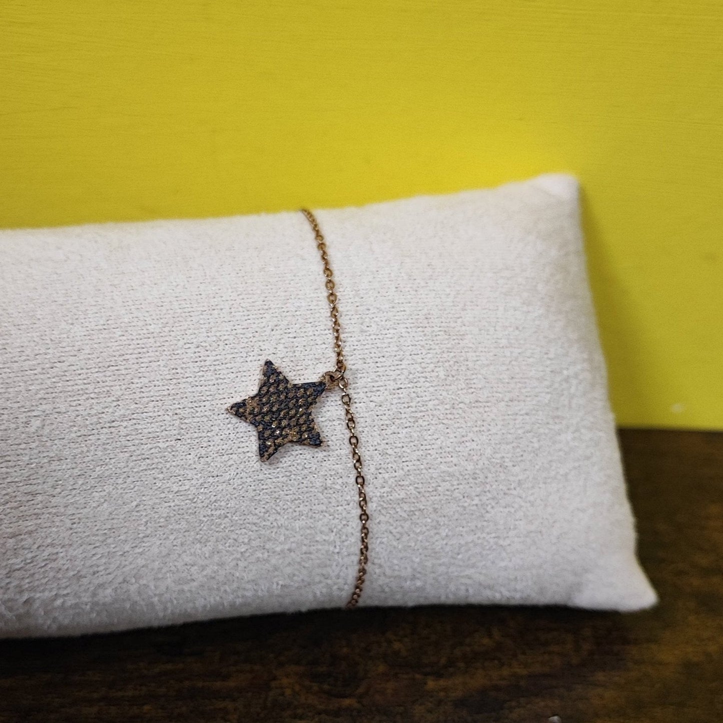 Bracciale sottile con ciondolo a stellina