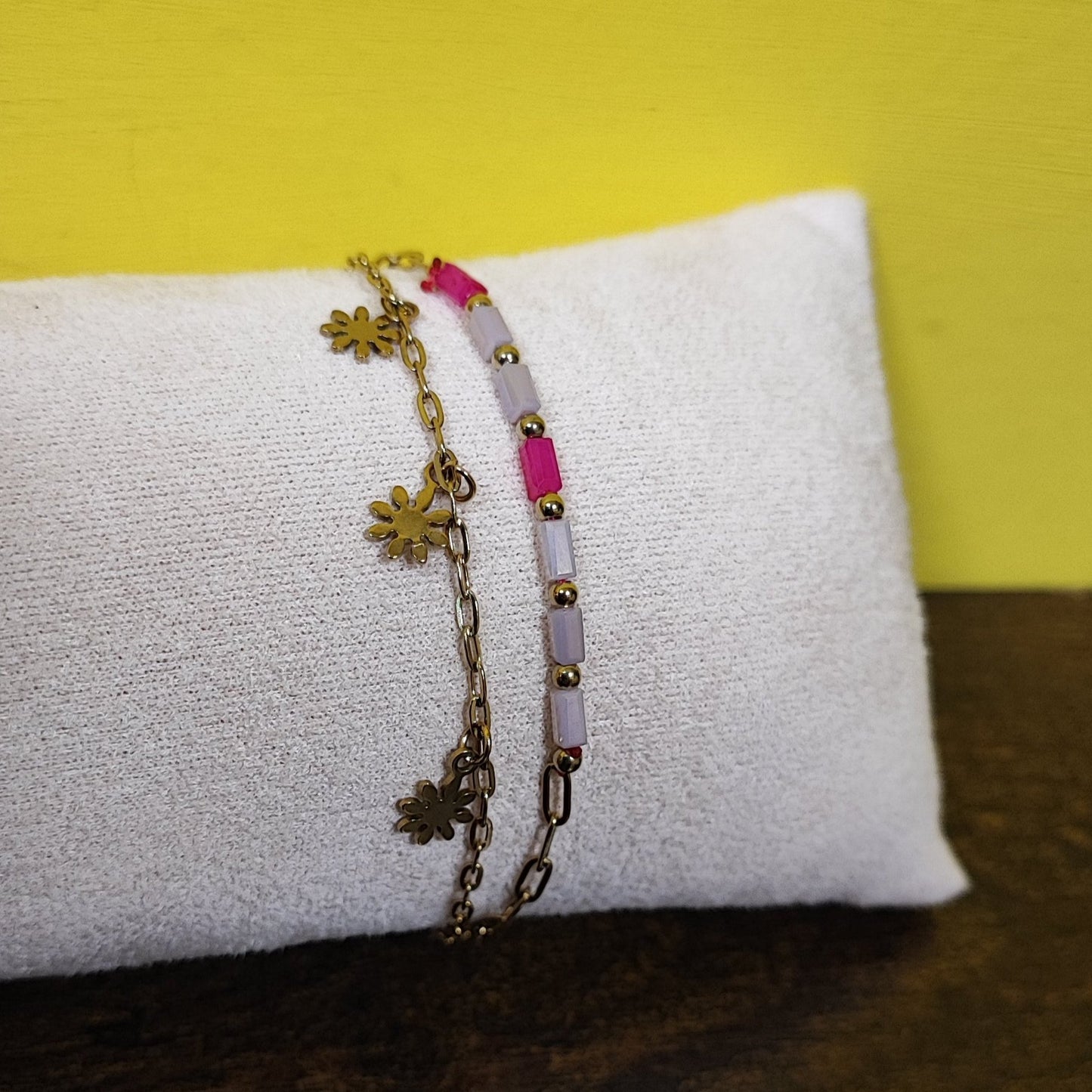 Bracciale doppio filo fucsia con perline e sole