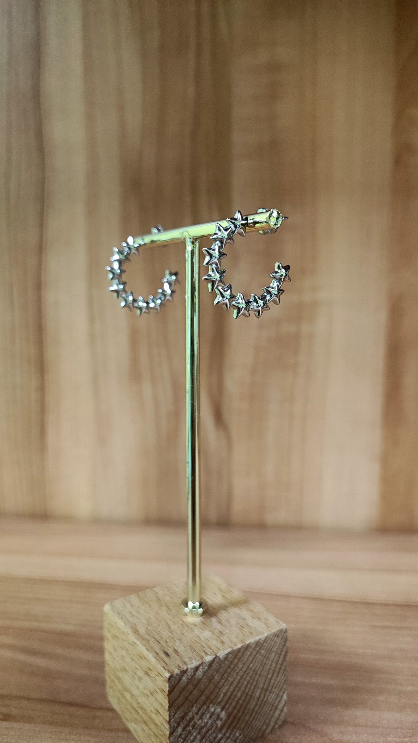 Orecchini ad anella con stelline