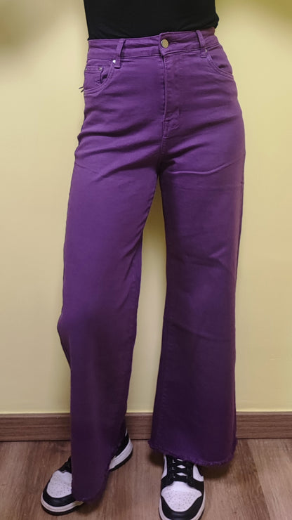 Jeans palazzo viola sfrangiato infondo