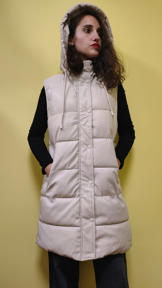 Piumino lungo smanicato beige