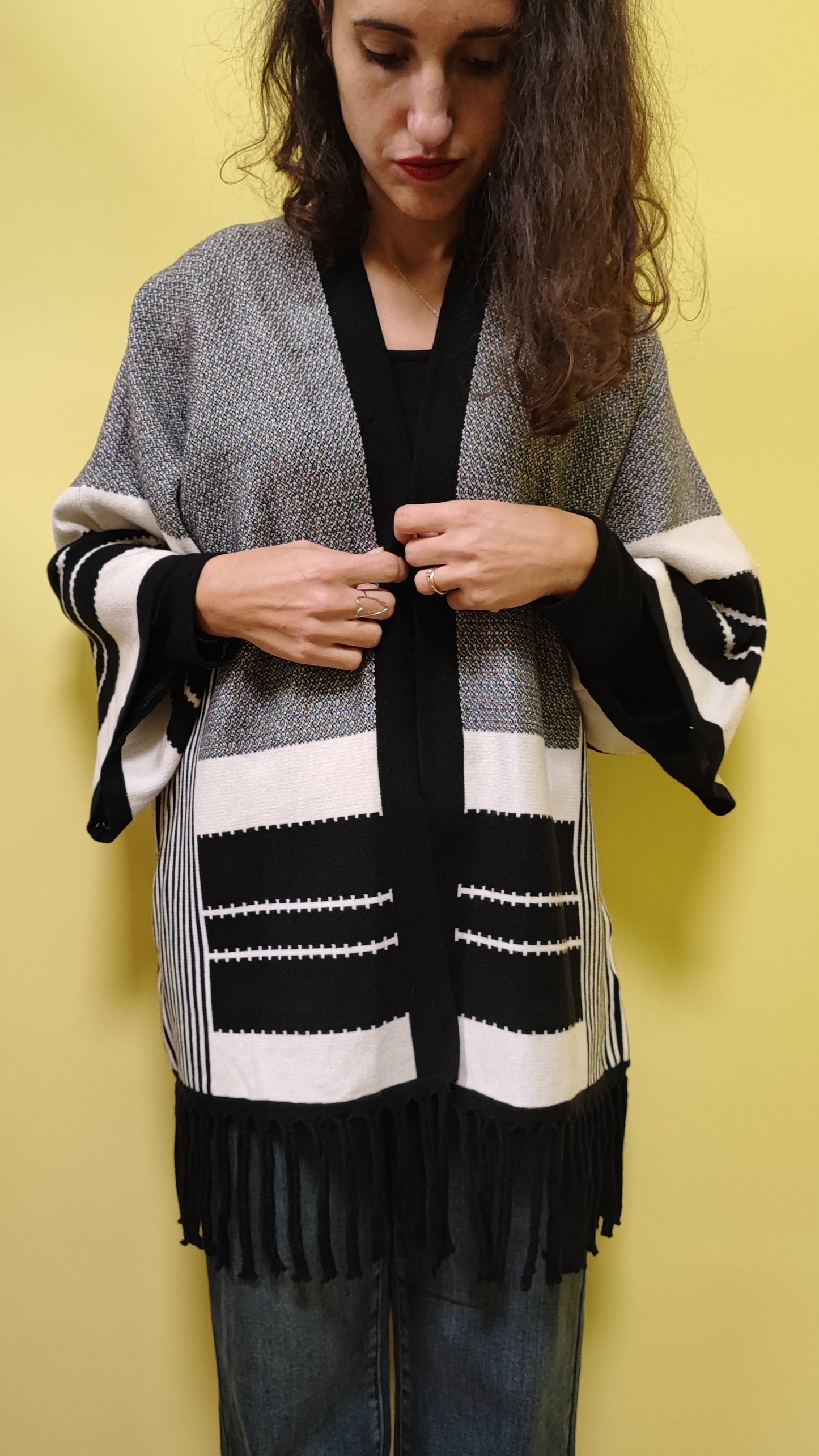 Mantella frange con maniche