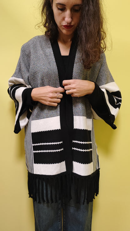 Mantella frange con maniche