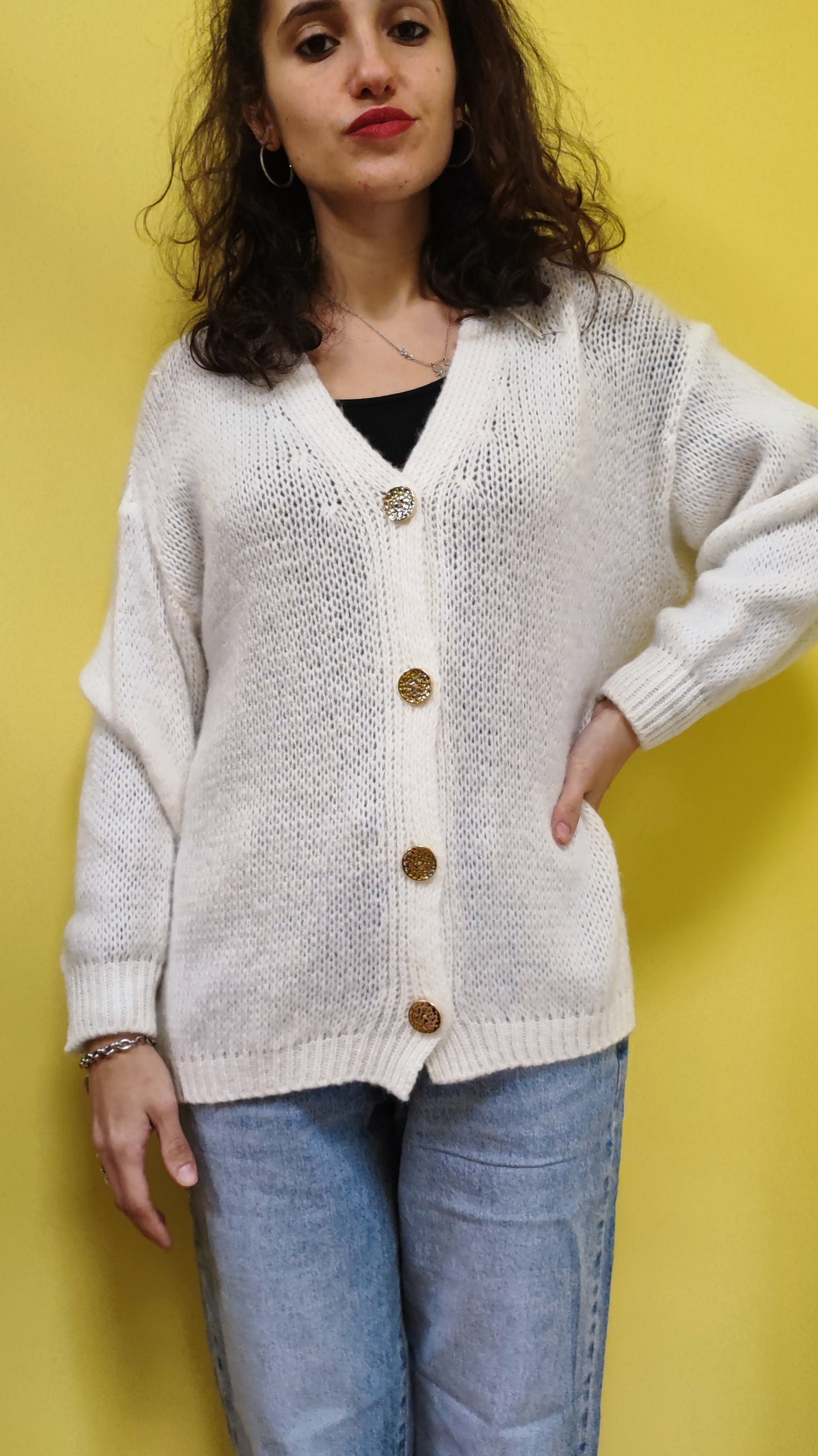 Cardigan bianco con bottoni oro