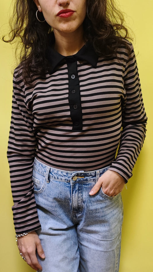 Maglia con colletto righe