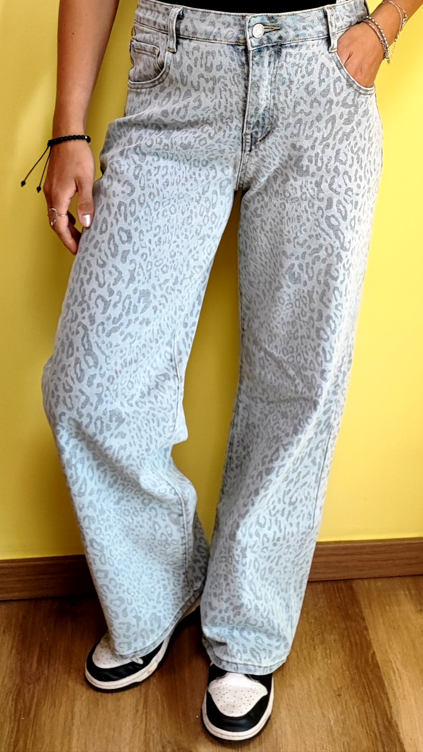 Jeans palazzo chiaro animalier